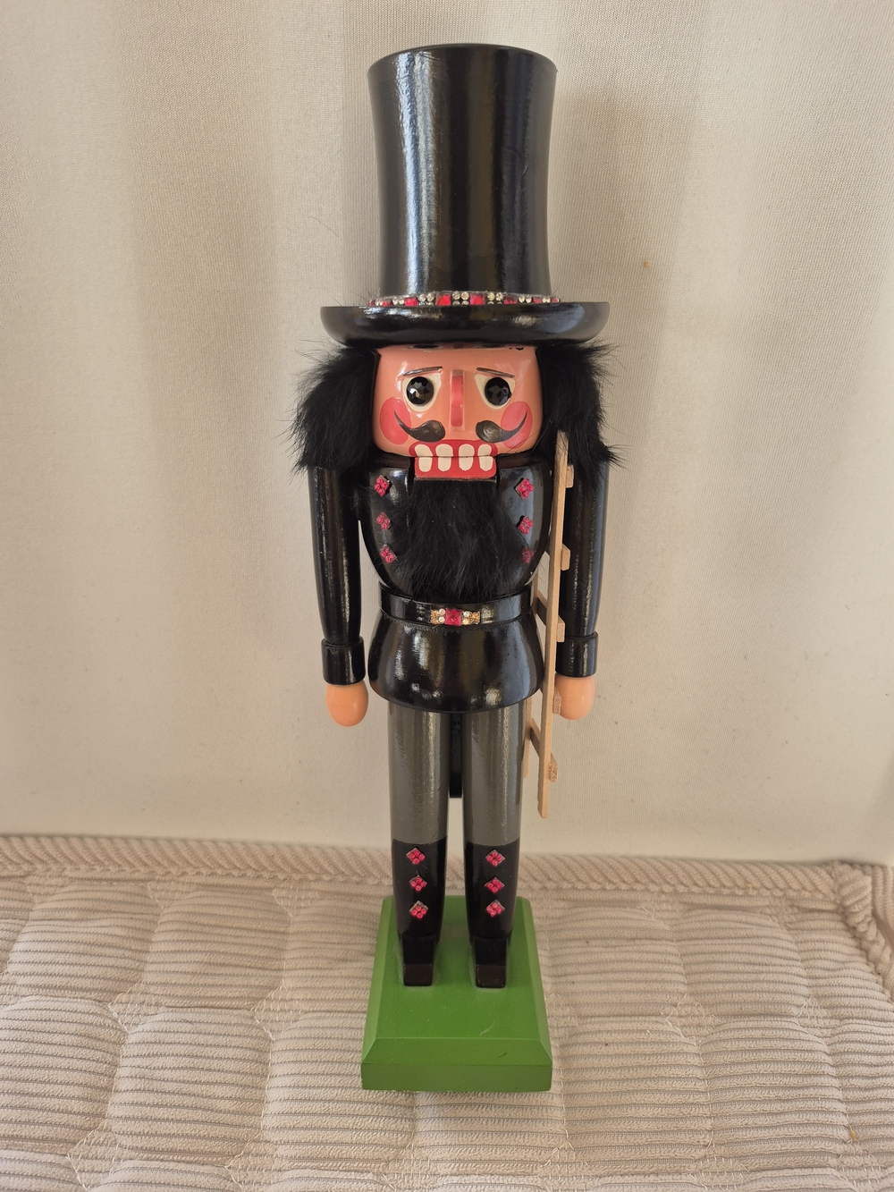 Erzgebirge Vintage ChimneyBlack Nutcracker